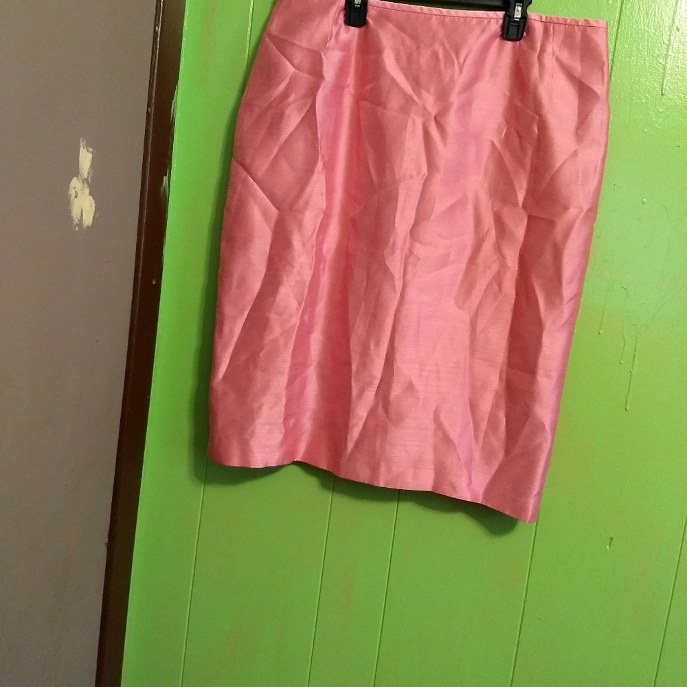 Le Suit Pink Pencil Skirt